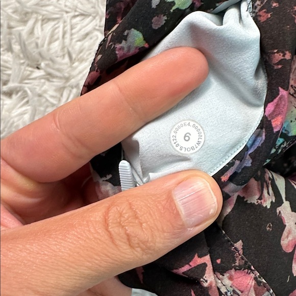 Lululemon Track That Mid-Rise Lined Short 5" Stencil Blossom Red Multi - Picture 5 of 6